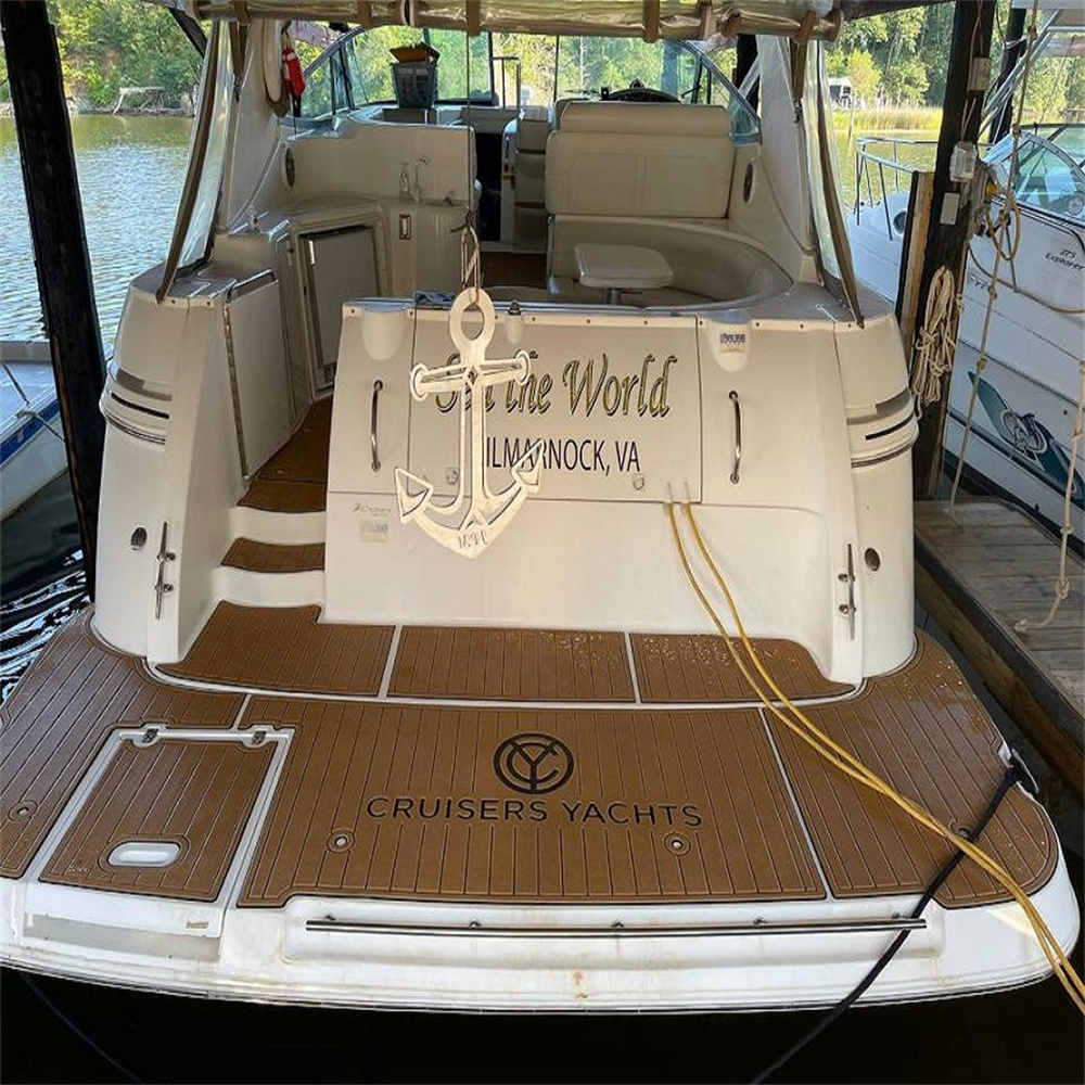 1999 Cruiser Yachts 3870 Swim Platform Cockpit