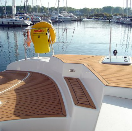 How to choose boat decking for your yacht